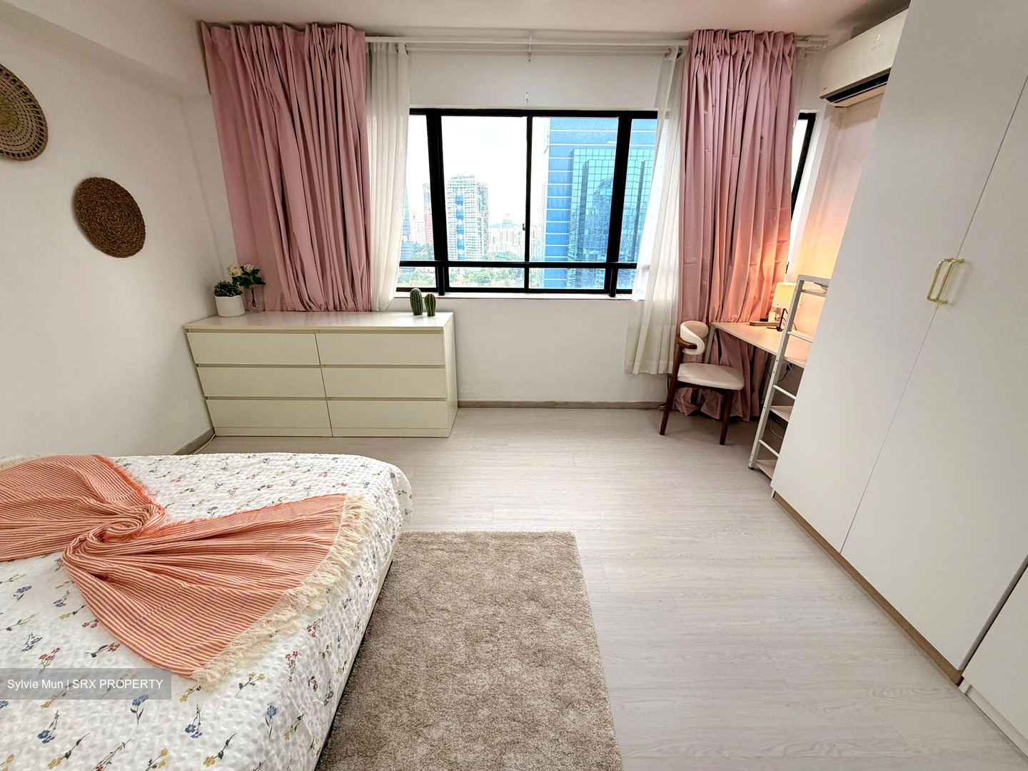 Lucky Plaza (D9), Apartment #572770111